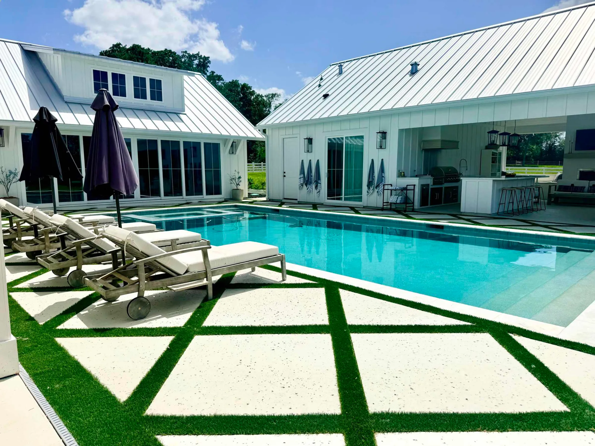The Pool House at Lakeview Ranch